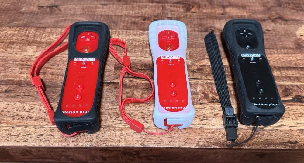 Nintendo Wii WiiMote Wii Motion Plus 2 Red 1 Black Controller with Strap